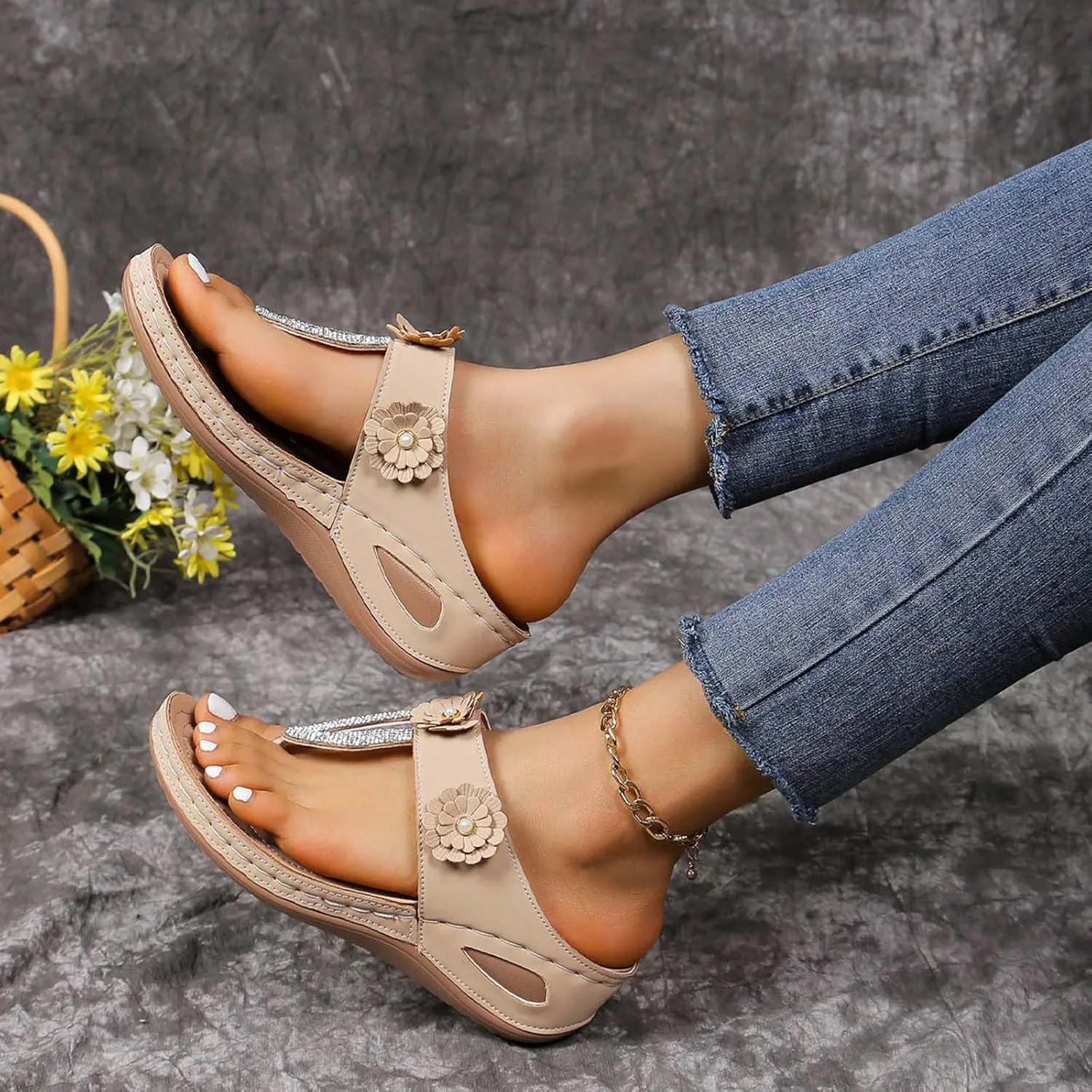 Flip Flops for Women Orthopedic Arch Support Sandals Wide Width Flat Slides Rhinestone Sandals Womens Summer Comfortable Beach Walking Shoes