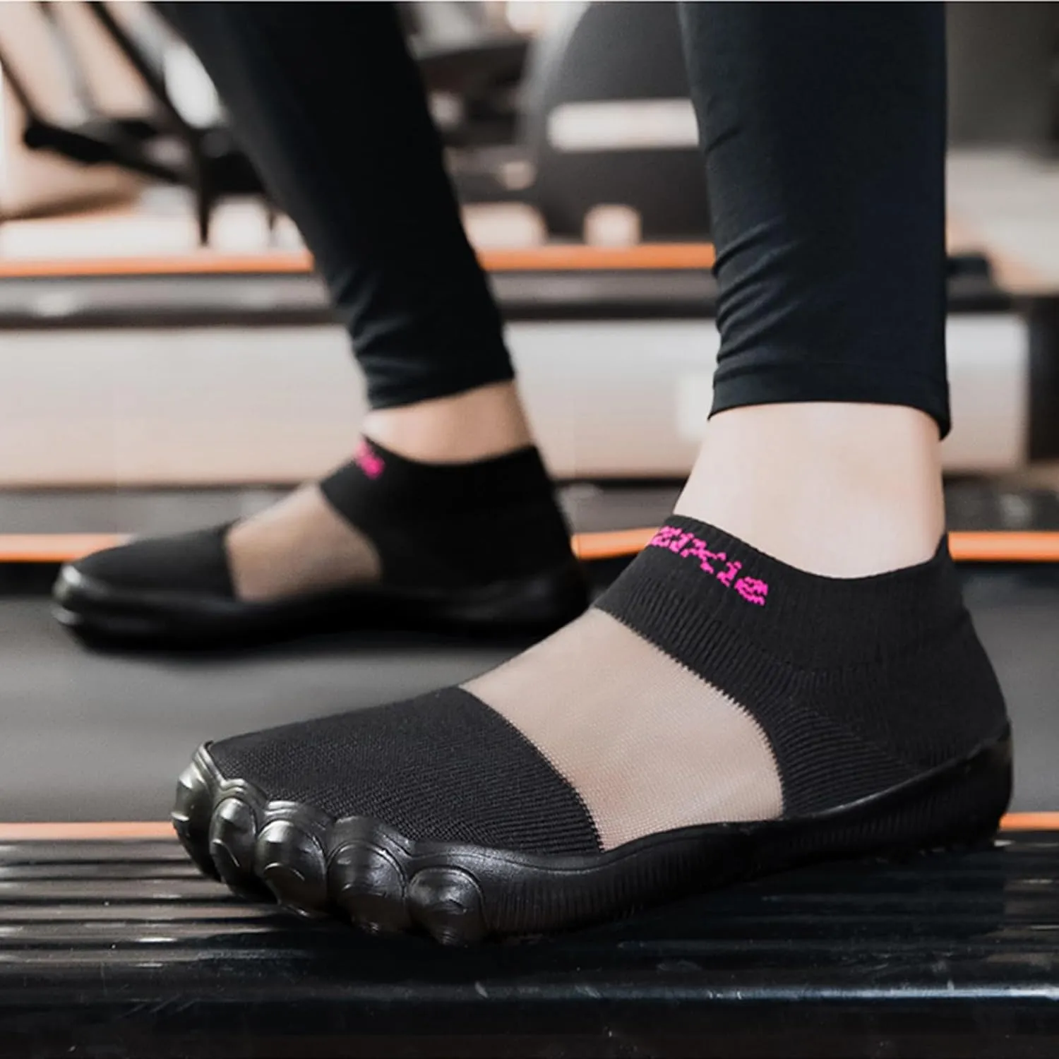 Water Shoes Women Barefoot Grounded Footwear for Women Men with Neuropathy Pool Shoes Wide Toe Box Sneakers Slip On Athletic Workout Gym Footwear Beach Swim Shoe Quick-Dry Breathable Lightweight